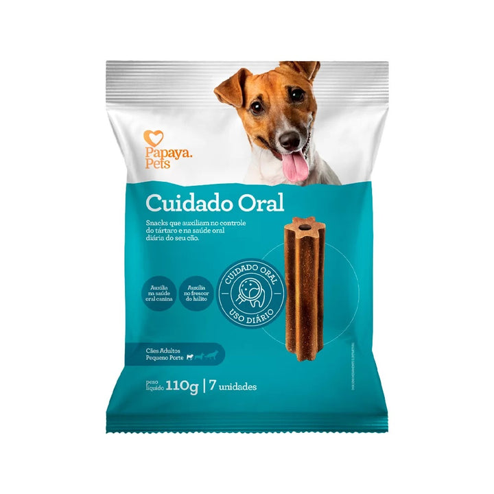 Um pacote de Snack Papaya Pets Cuidado Oral para Cães Pequenos, na cor verde, com o peso de 110g. O pacote tem o logo da marca Papaya Pets e a imagem de um cachorro de porte pequeno.